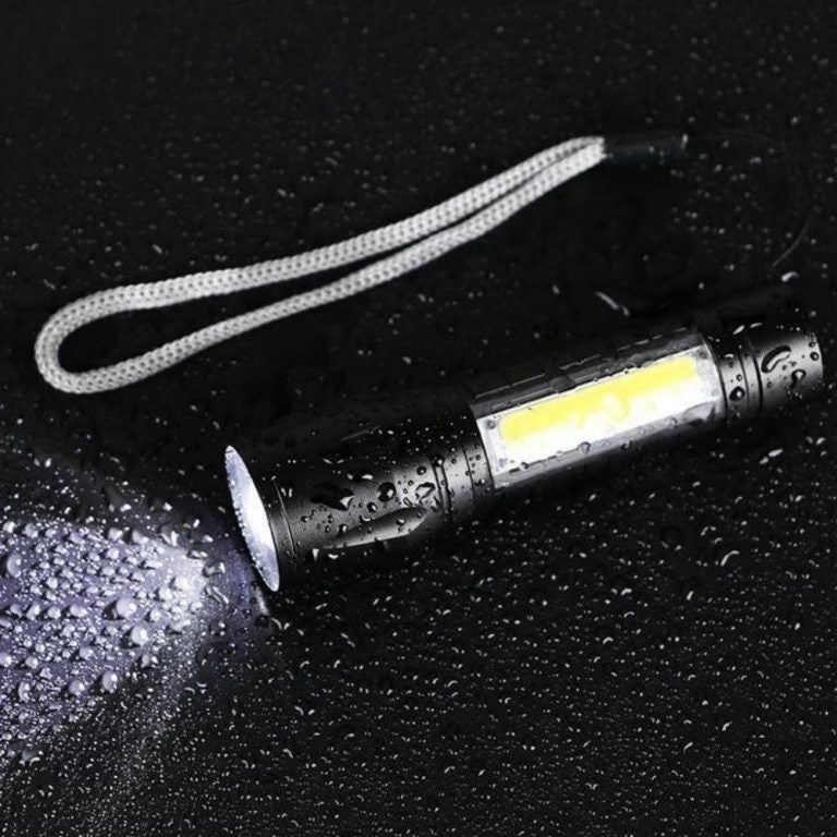 Linterna táctica LED recargable USB con zoom