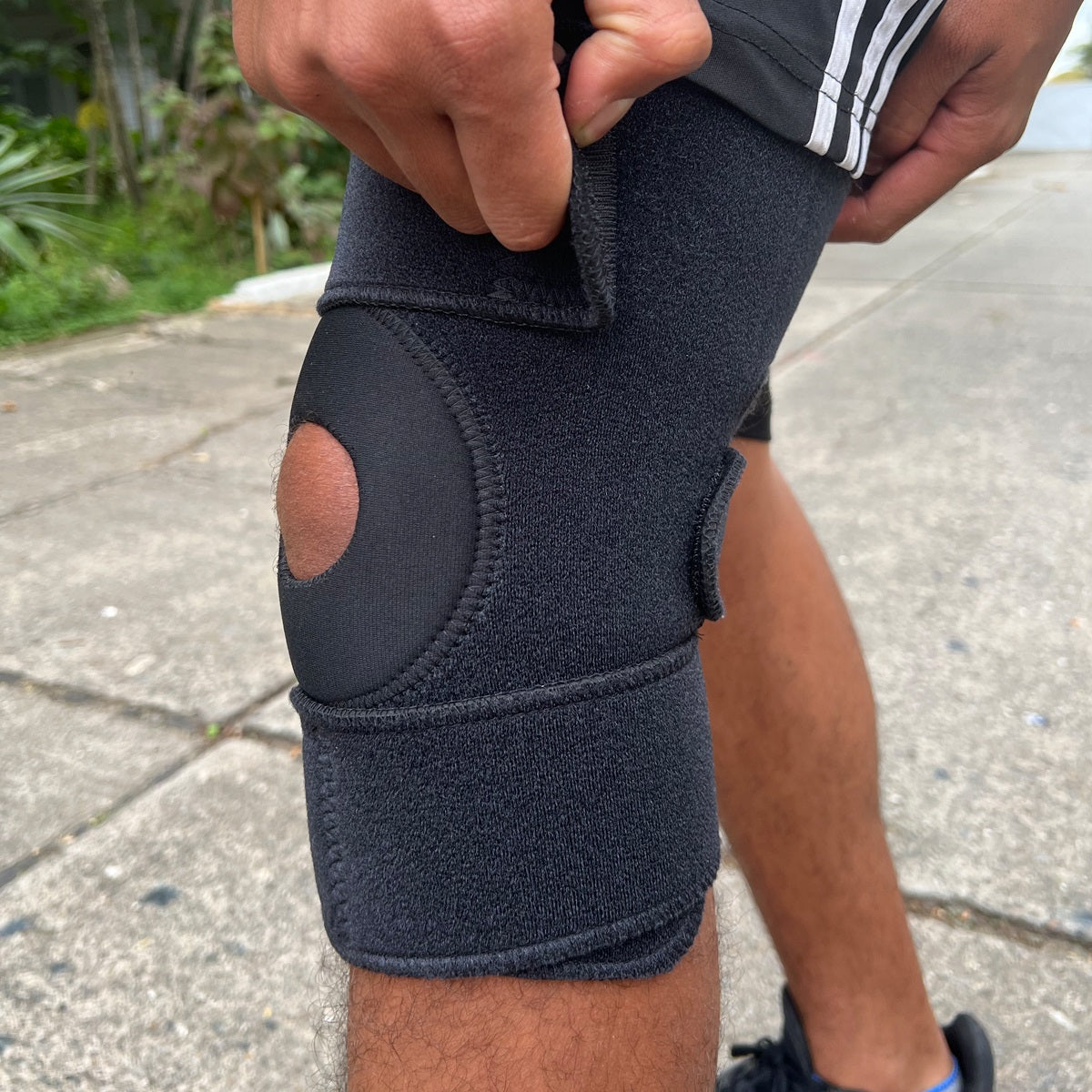 Rodillera ortopédica deportiva ajustable en neopreno