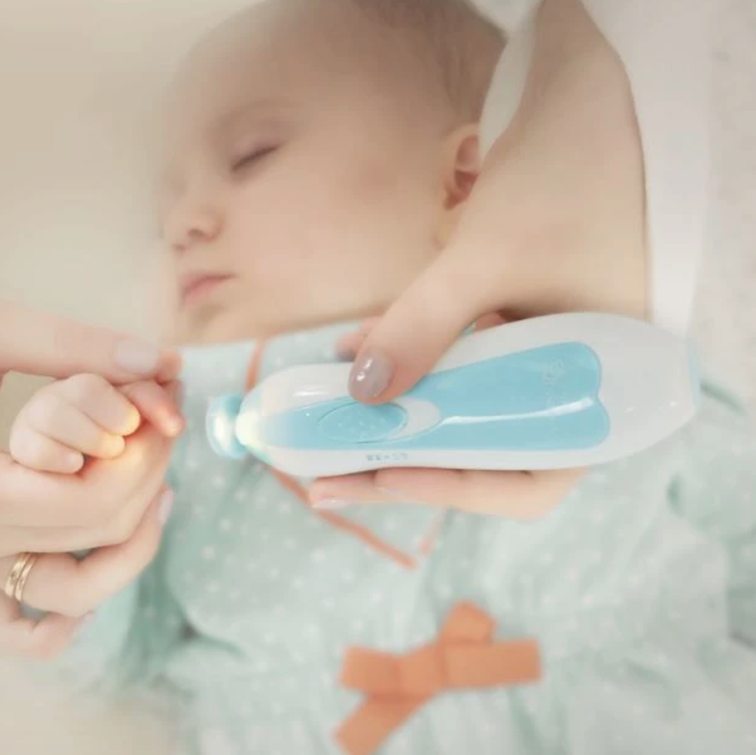 Lima cortaúñas para bebes eléctrica con luz LED